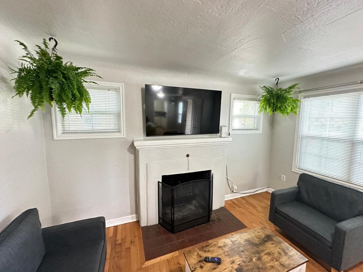 Charming 1930S Style Rustic Home Eugene Extérieur photo