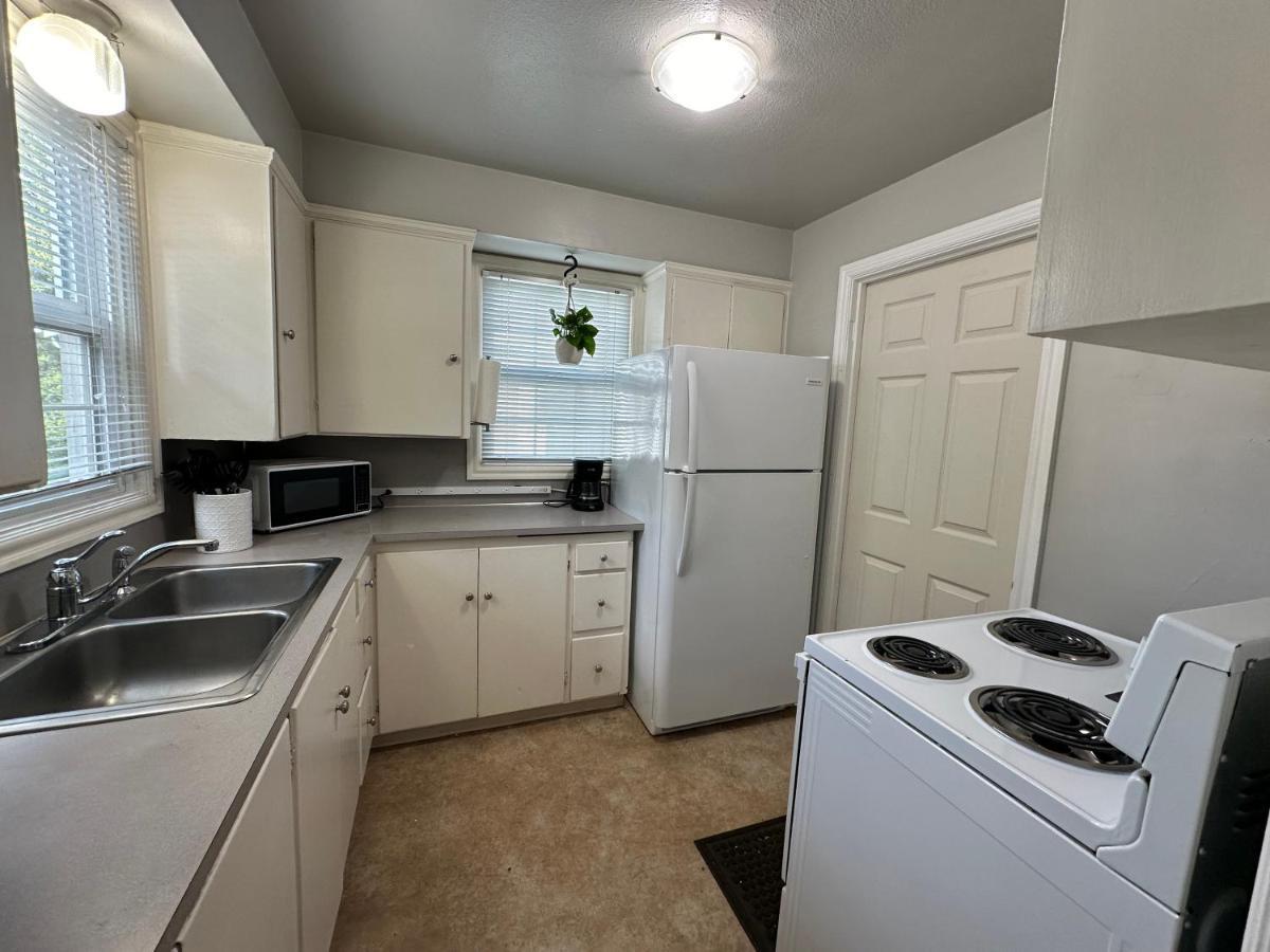 Charming 1930S Style Rustic Home Eugene Extérieur photo